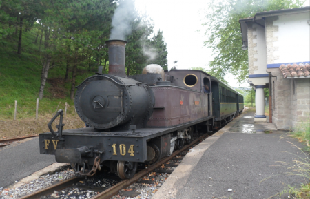 Locomotora "AURRERA" en la estación de LASAO